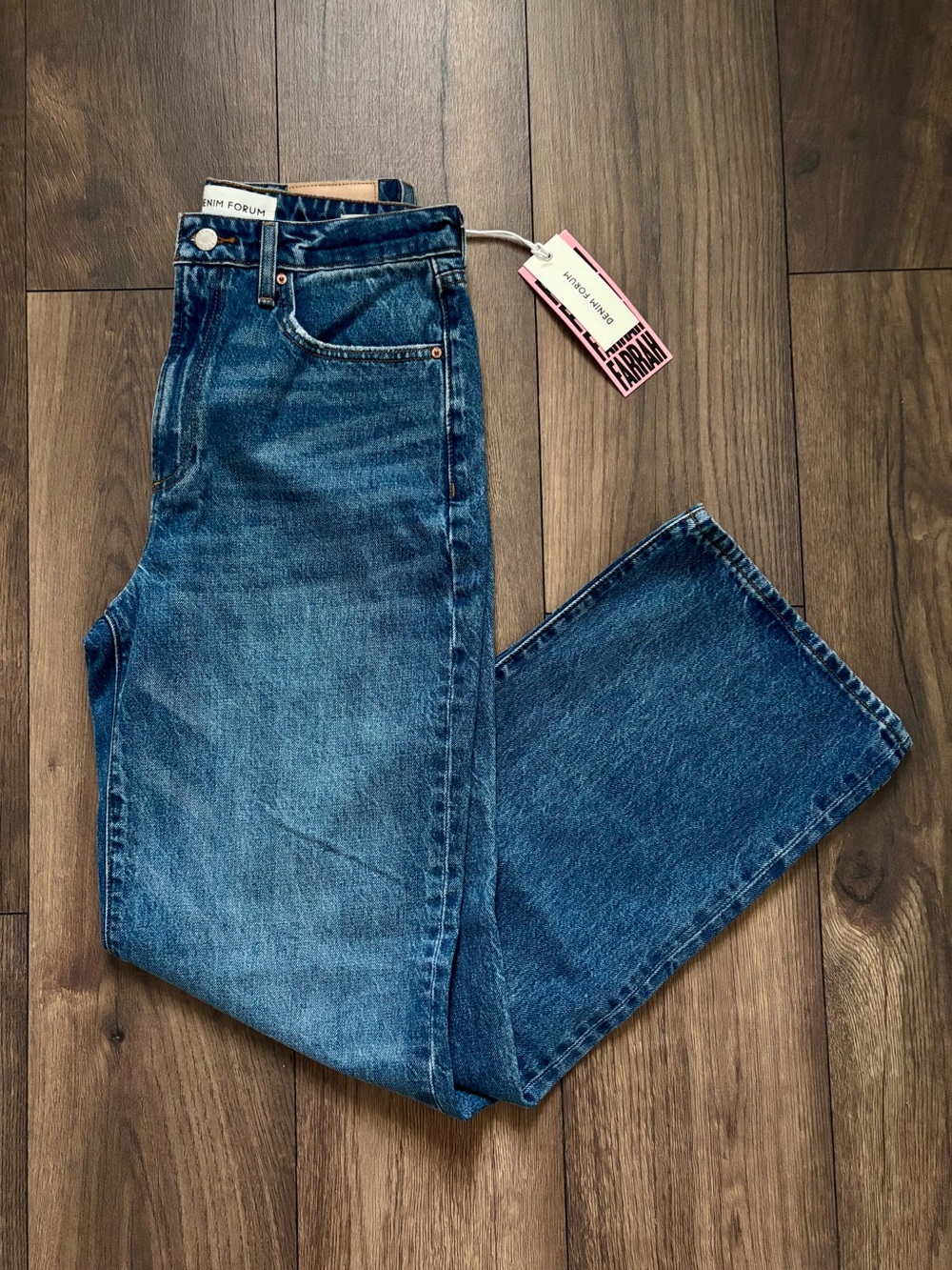NWT Denim Forum Jeans in Curve Fit Medium Wash, 28